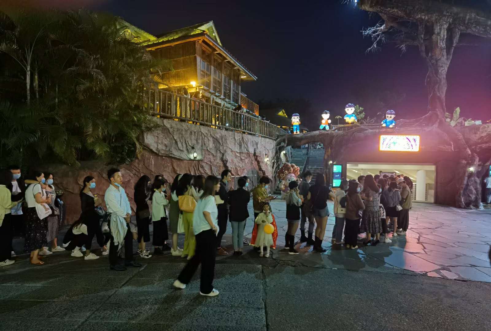 万圣节前夕VR交互鬼屋之鬼墓惊魂体验人次创新高--花生数字 万圣节前夕VR交互鬼屋之鬼墓惊魂体验人次创新高--花生数字